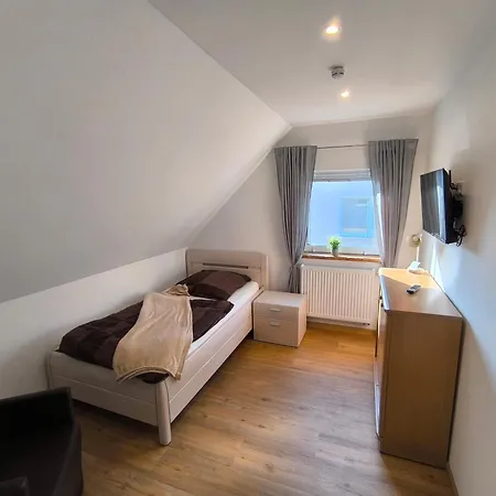 100qm - Grosszuegige Gaestewohnung Zum Wohlfuehlen דירה