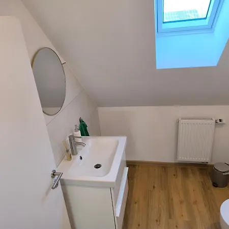 100qm - Grosszuegige Gaestewohnung Zum Wohlfuehlen זנדה
