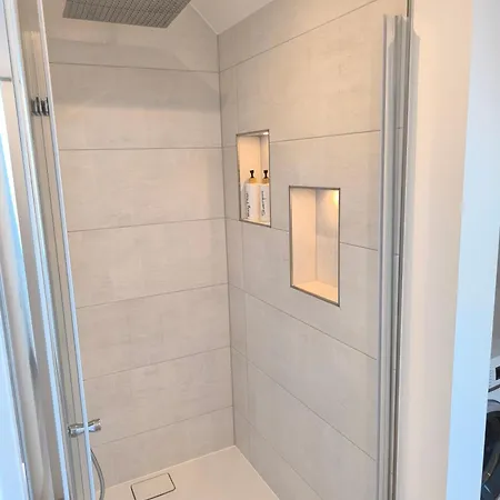 100qm - Grosszuegige Gaestewohnung Zum Wohlfuehlen * זנדה