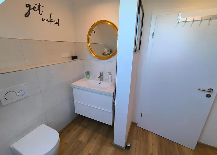 100qm - Grosszuegige Gaestewohnung Zum Wohlfuehlen Apartmán *
